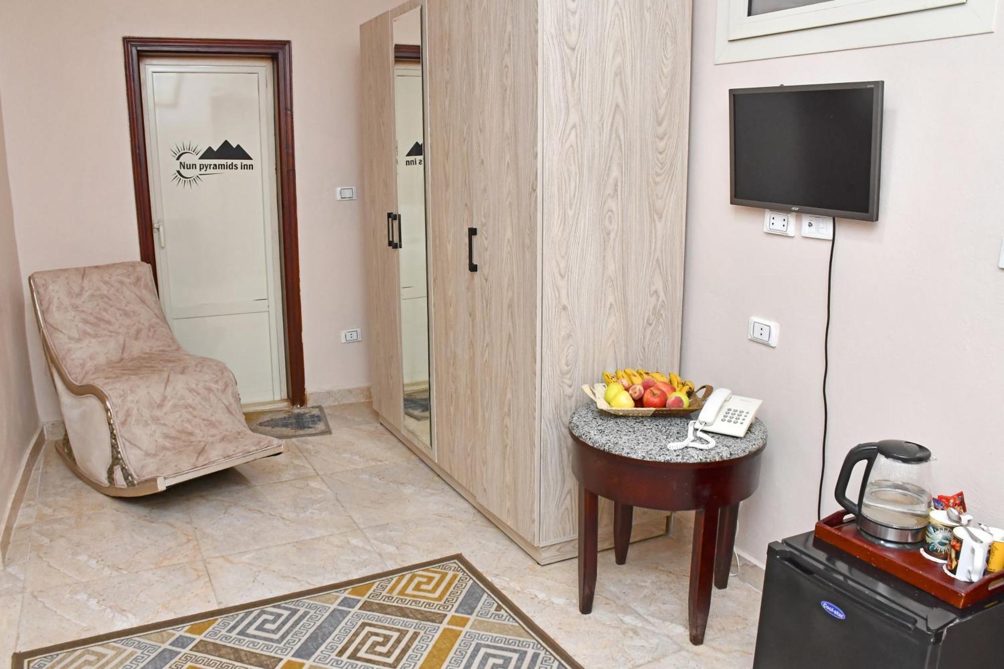 Nun Pyramids Hotel Kafret el-Gabal Rum bild