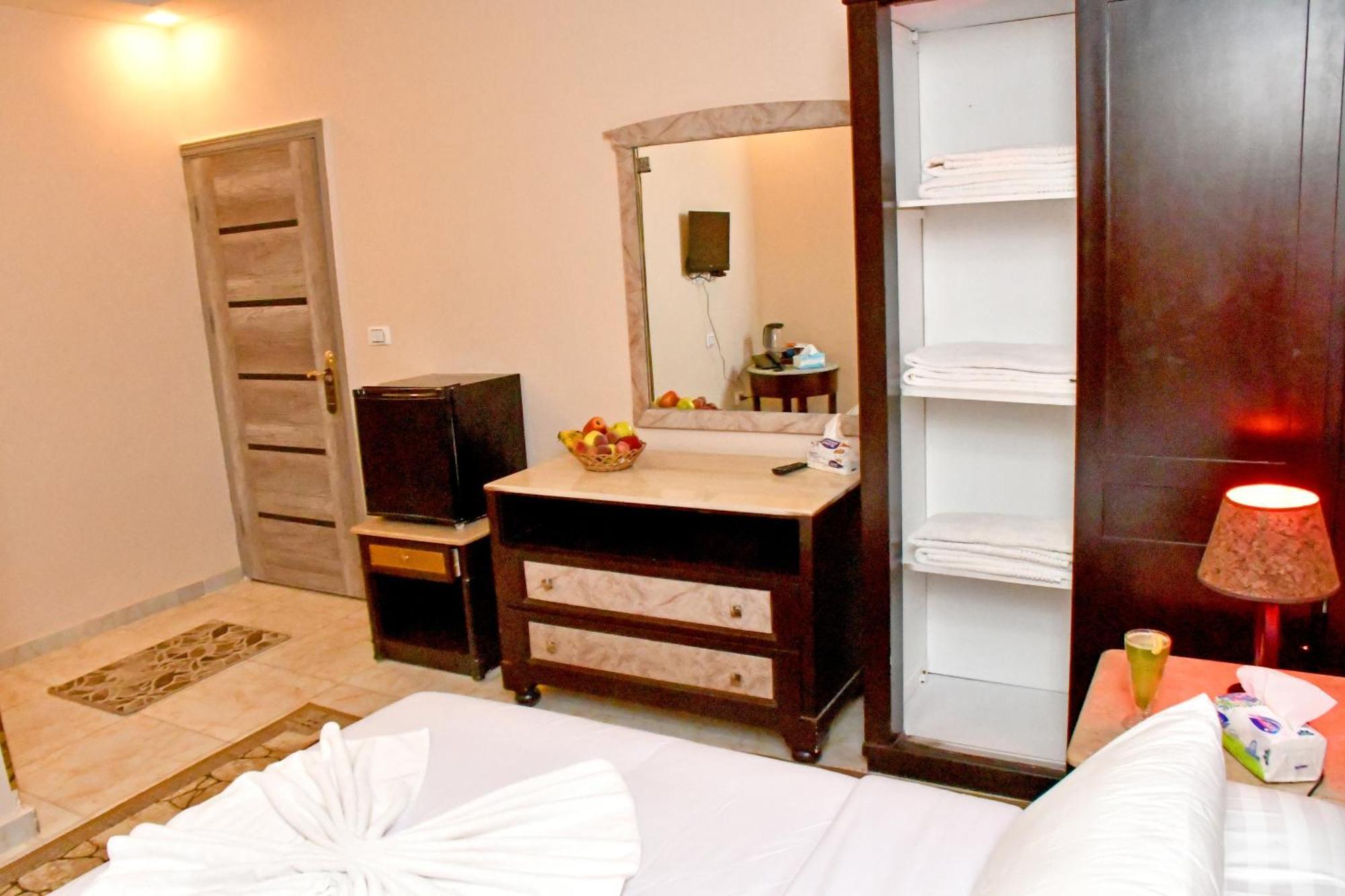 Nun Pyramids Hotel Kafret el-Gabal Rum bild