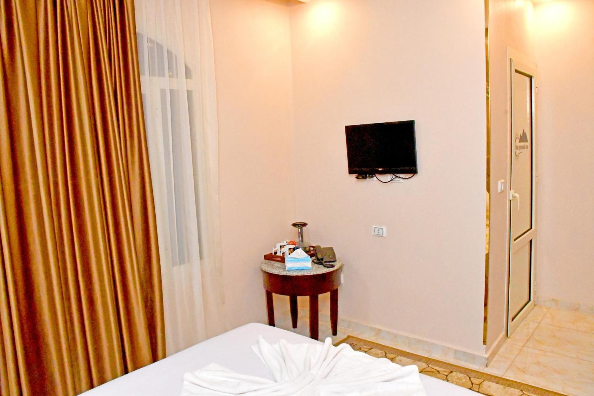 Nun Pyramids Hotel Kafret el-Gabal Rum bild