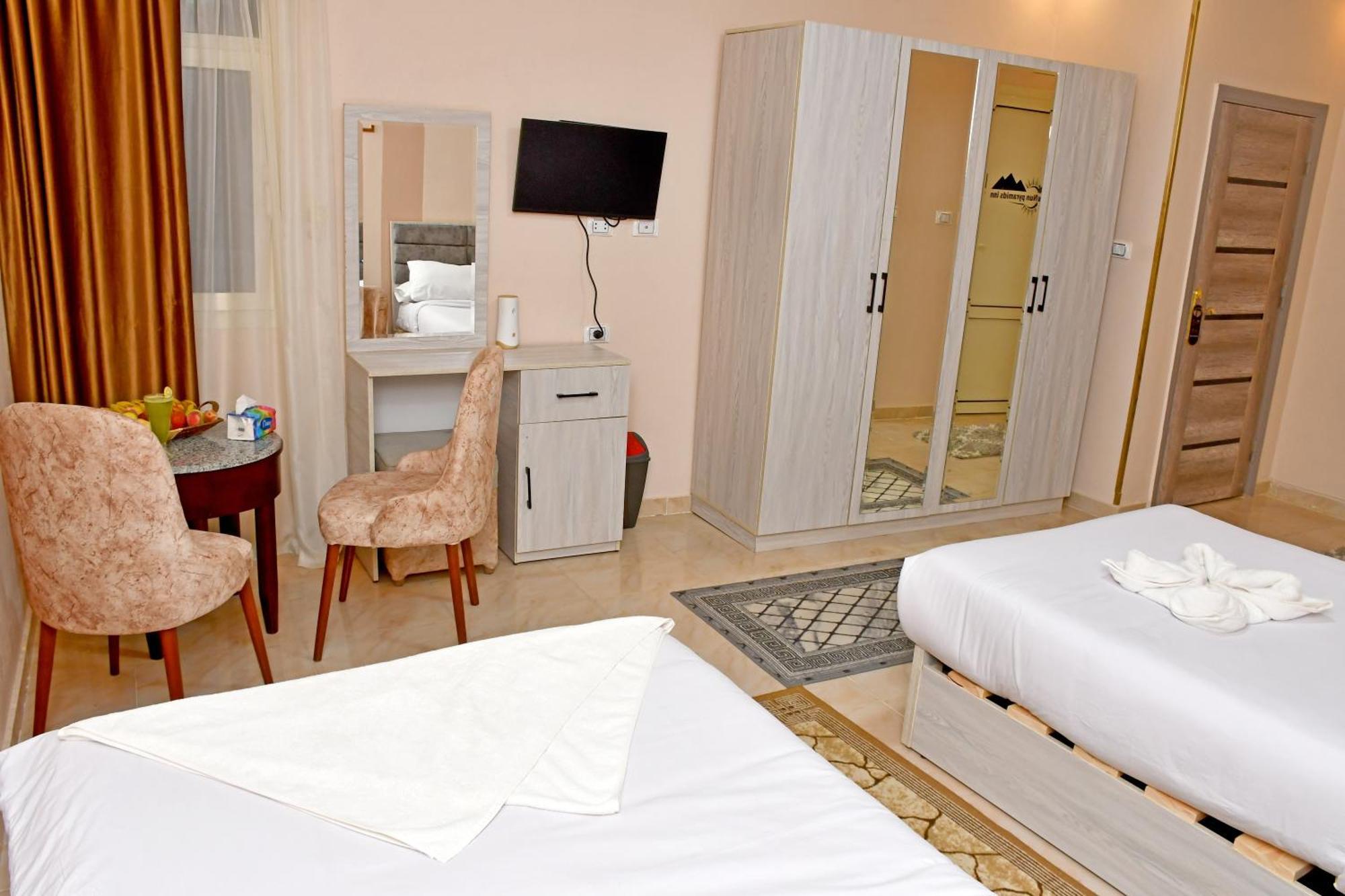 Nun Pyramids Hotel Kafret el-Gabal Rum bild