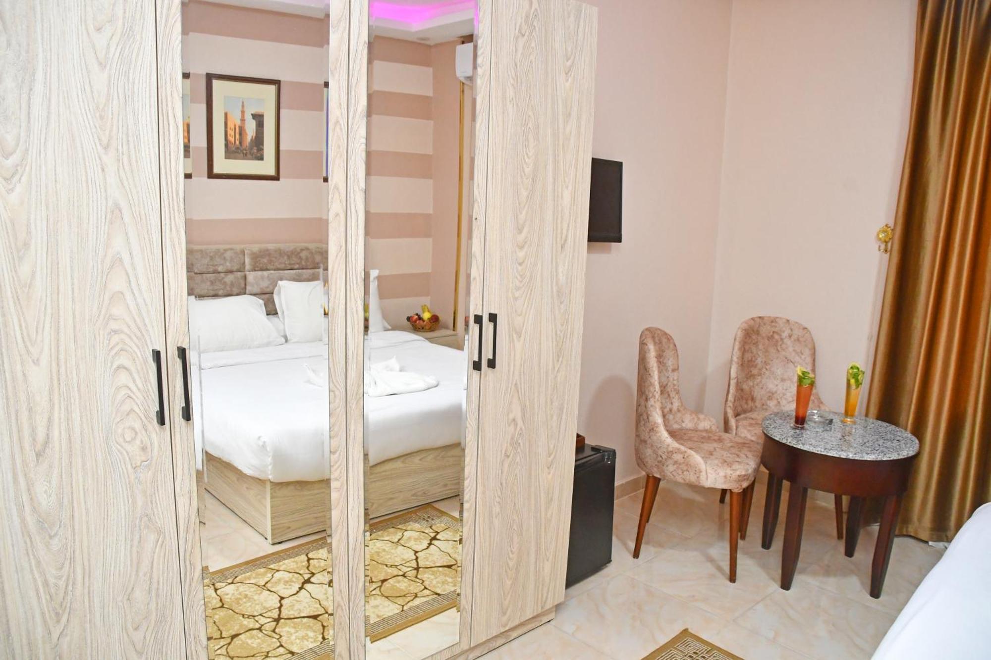 Nun Pyramids Hotel Kafret el-Gabal Rum bild