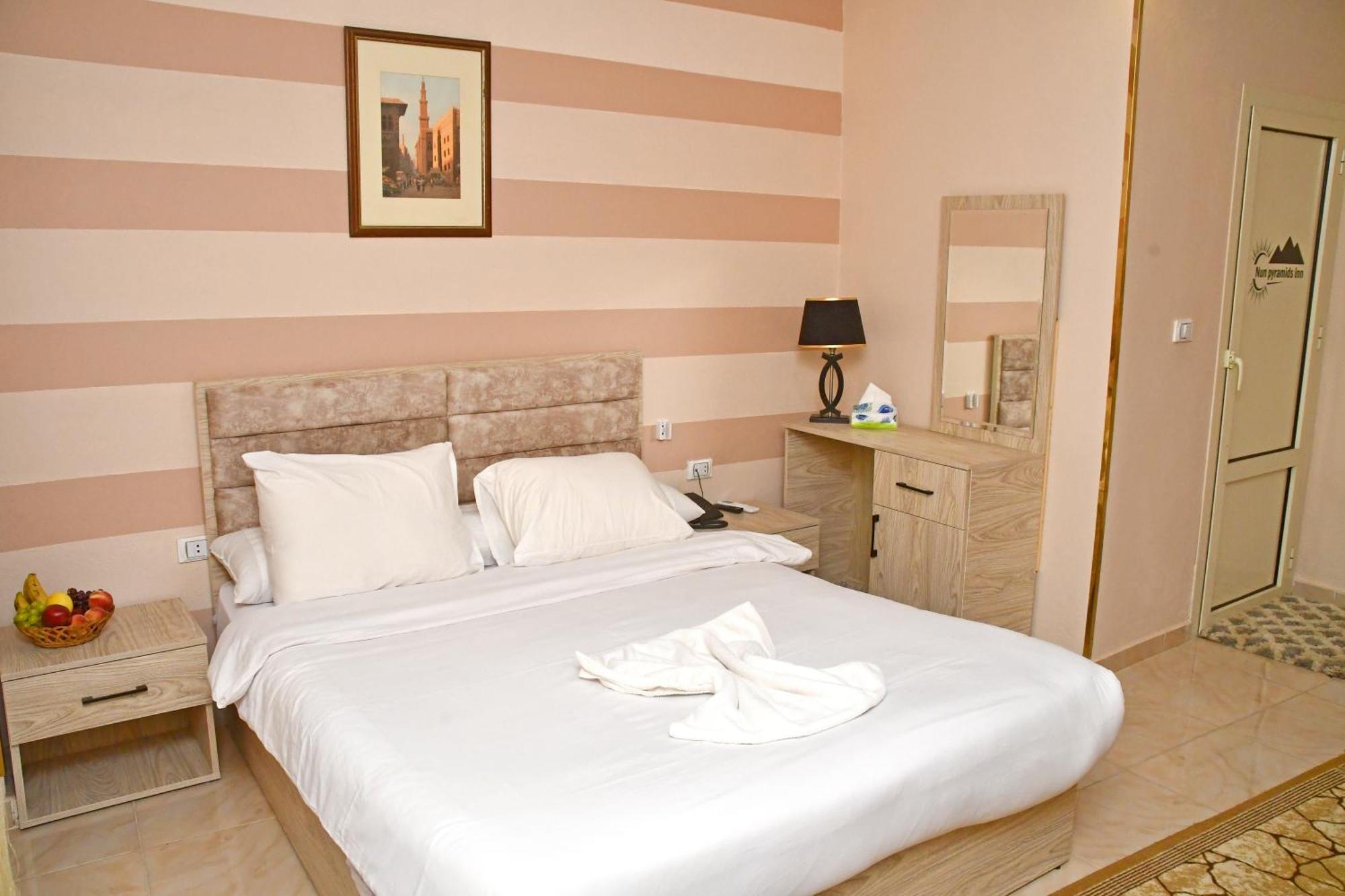 Nun Pyramids Hotel Kafret el-Gabal Rum bild
