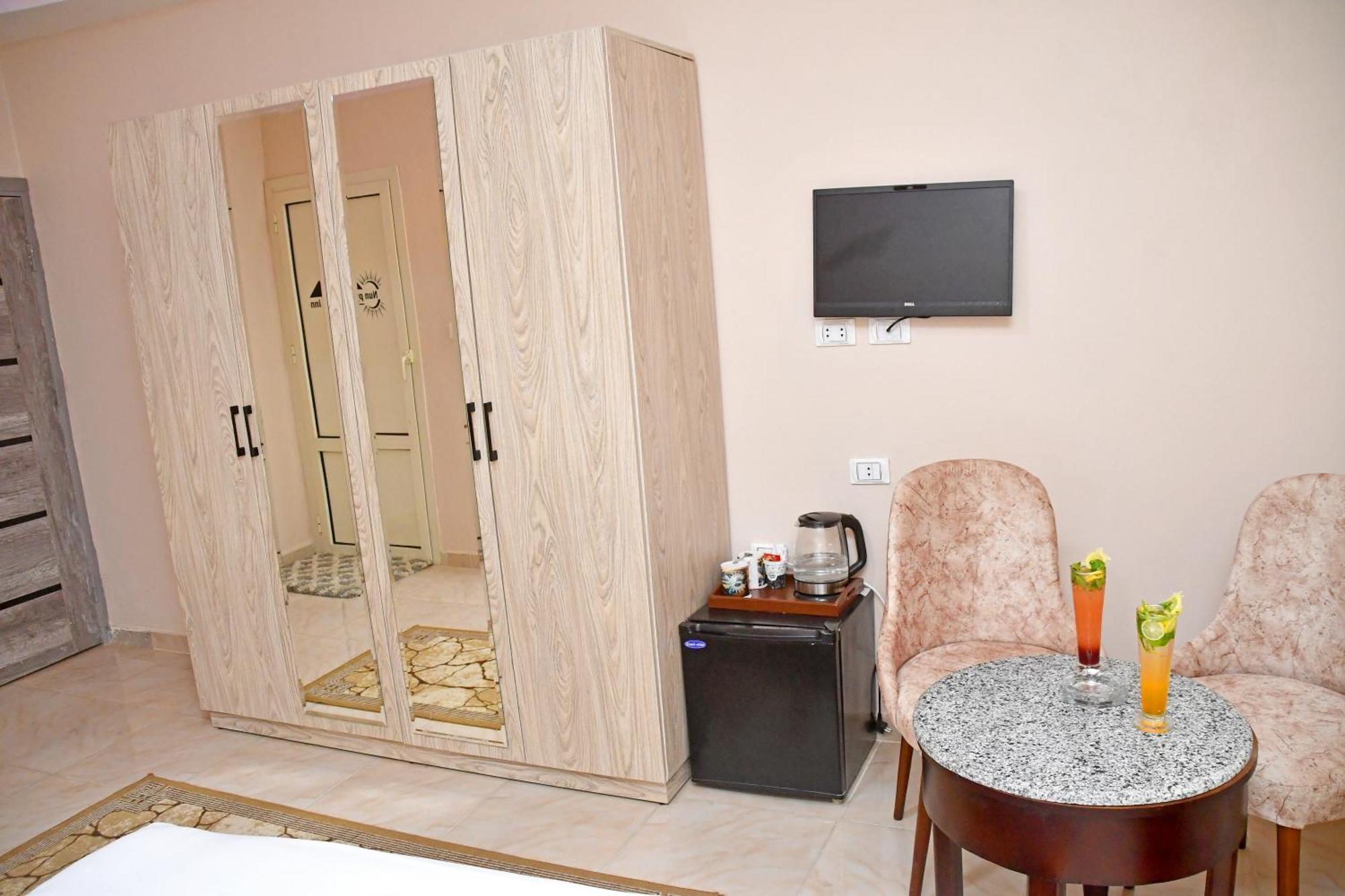 Nun Pyramids Hotel Kafret el-Gabal Rum bild