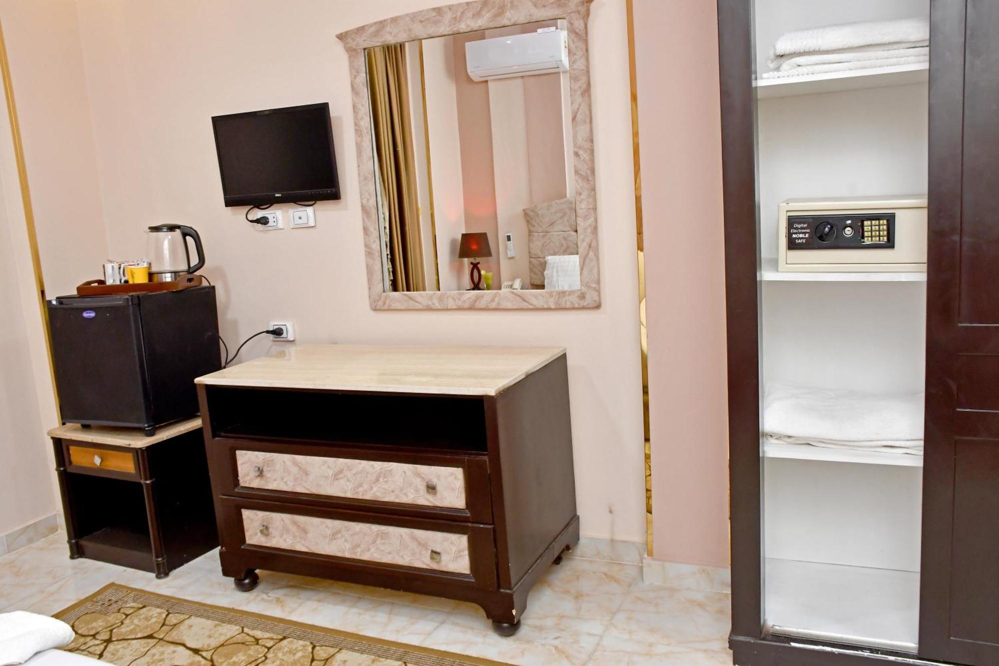 Nun Pyramids Hotel Kafret el-Gabal Rum bild
