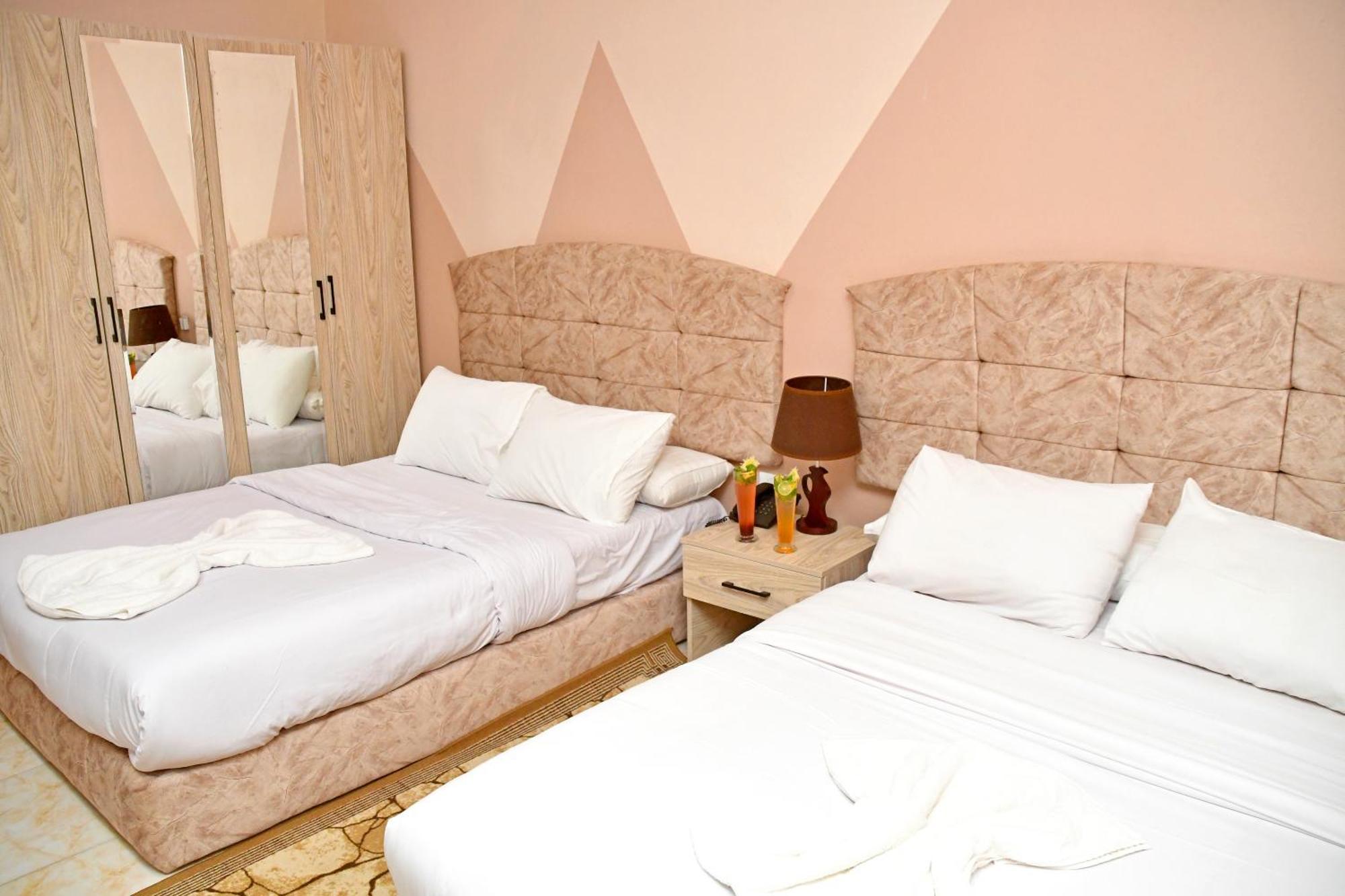 Nun Pyramids Hotel Kafret el-Gabal Rum bild