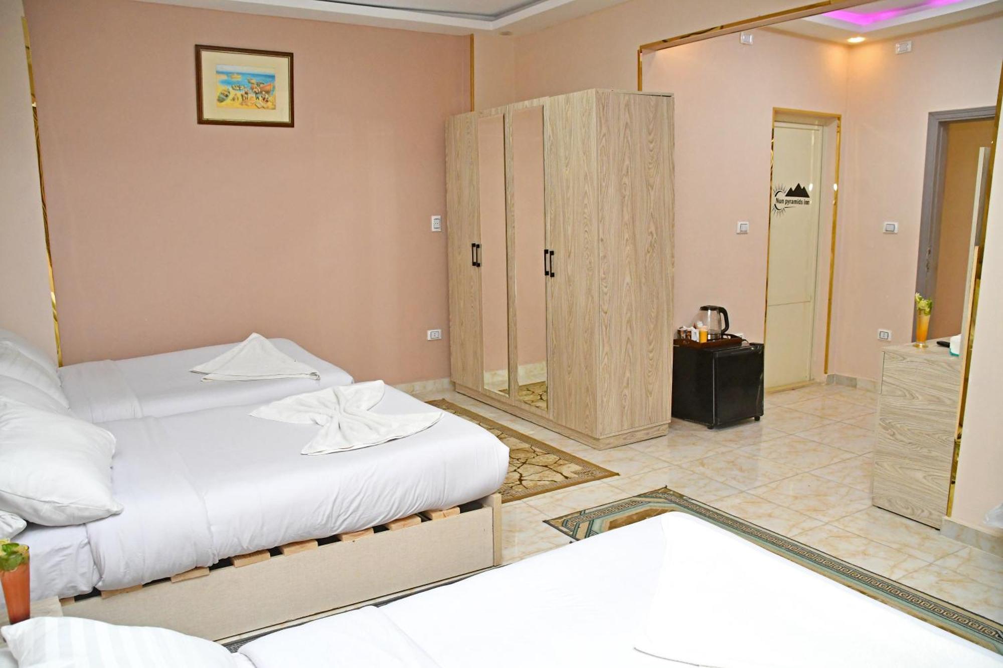 Nun Pyramids Hotel Kafret el-Gabal Rum bild
