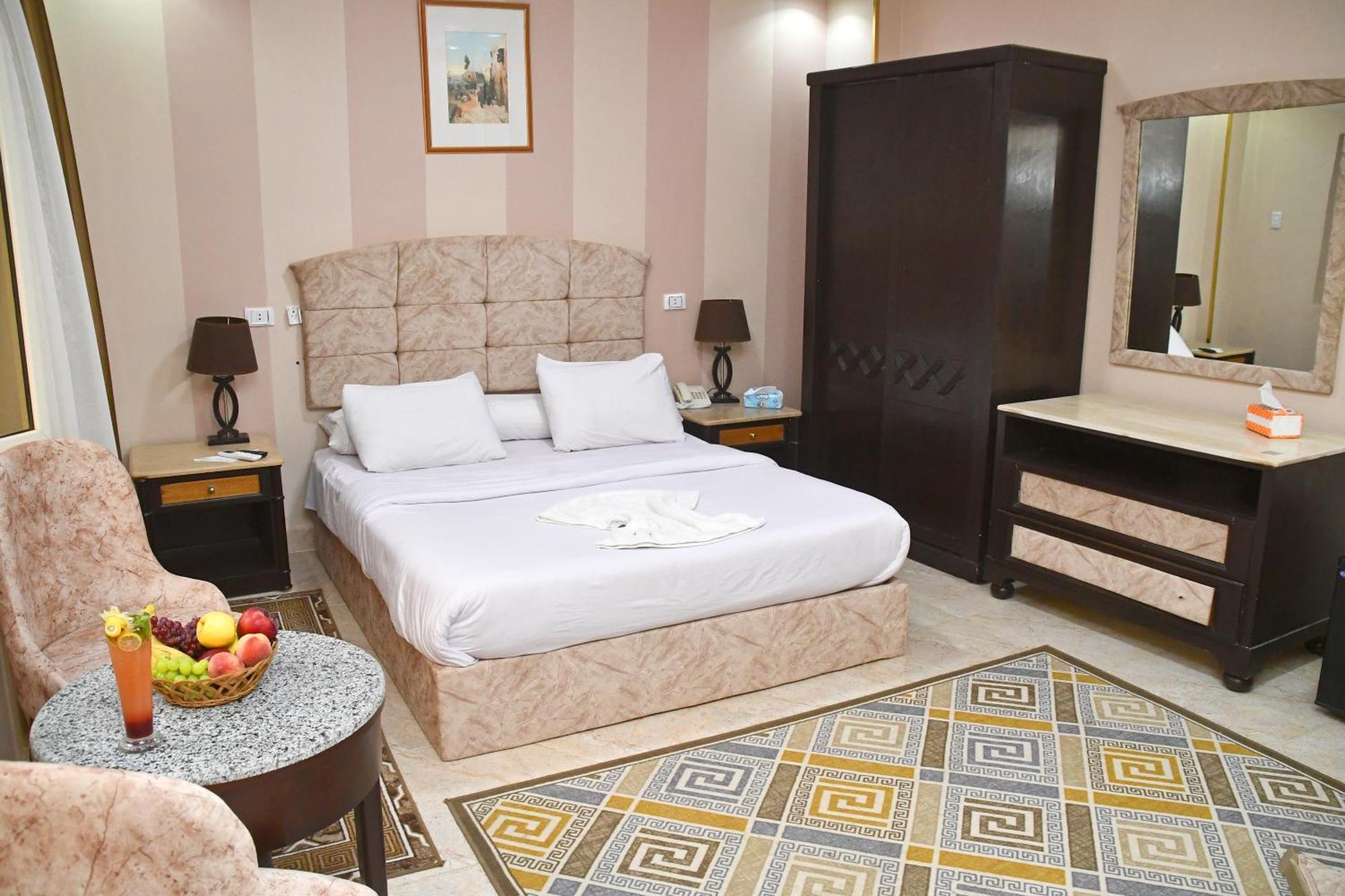 Nun Pyramids Hotel Kafret el-Gabal Rum bild